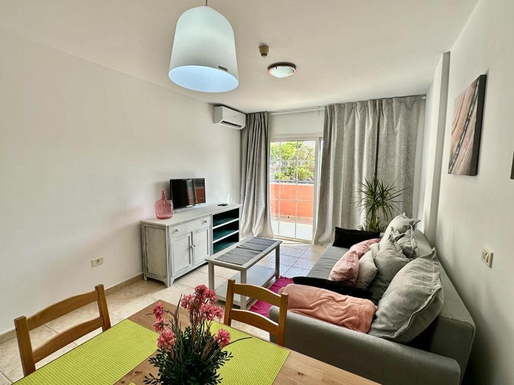 Sunny Apartment & Heated Pool Лос Кристианос Екстериор снимка
