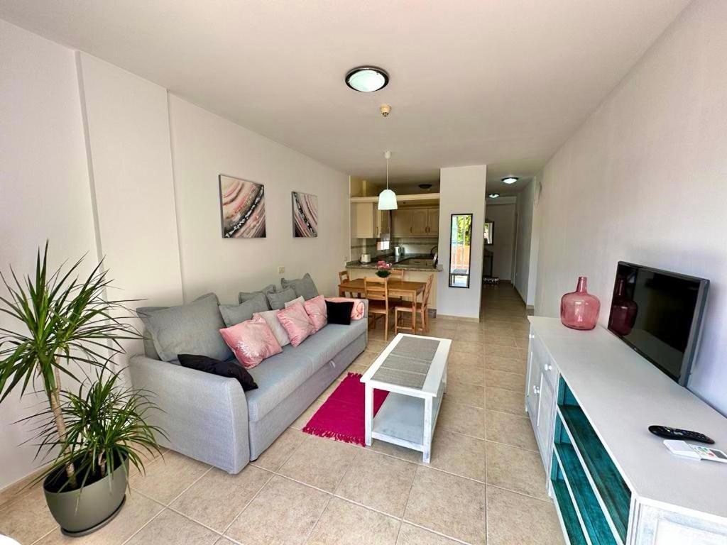 Sunny Apartment & Heated Pool Лос Кристианос Екстериор снимка