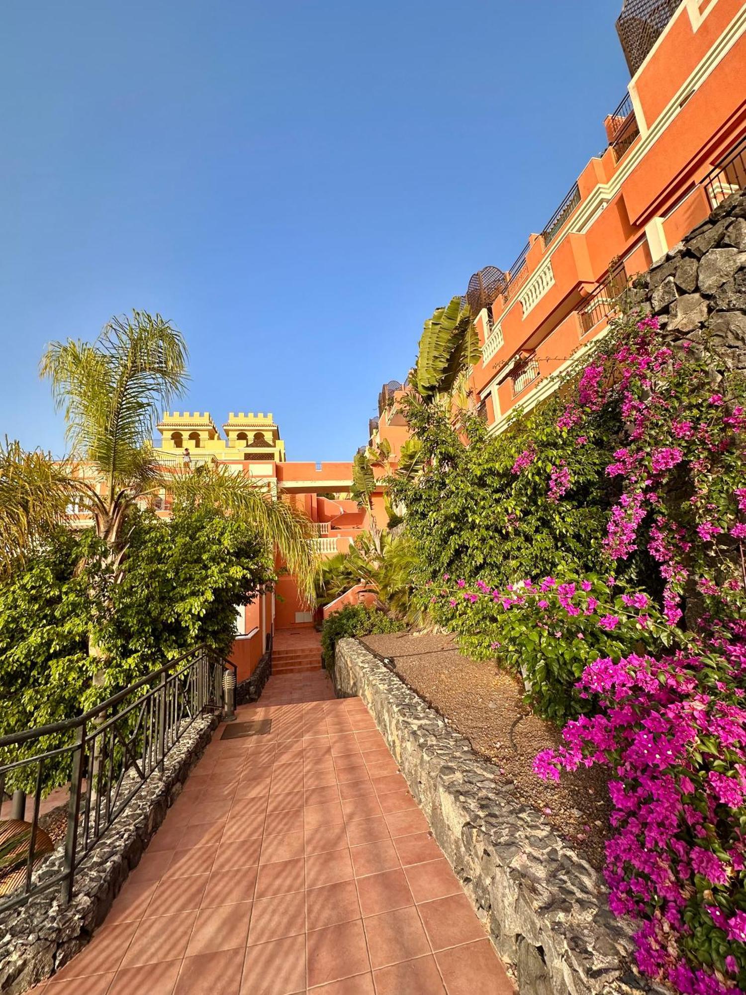 Sunny Apartment & Heated Pool Лос Кристианос Екстериор снимка