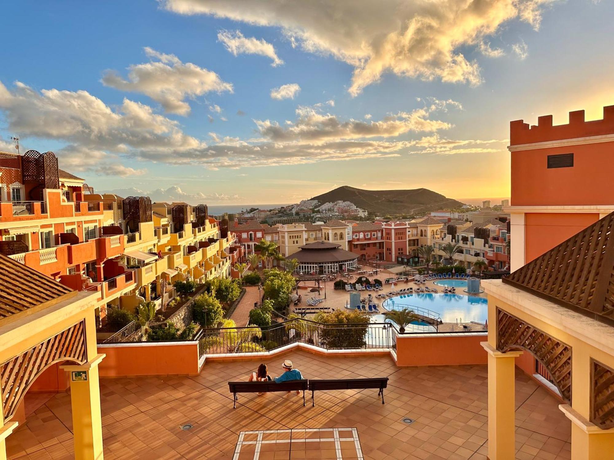 Sunny Apartment & Heated Pool Лос Кристианос Екстериор снимка