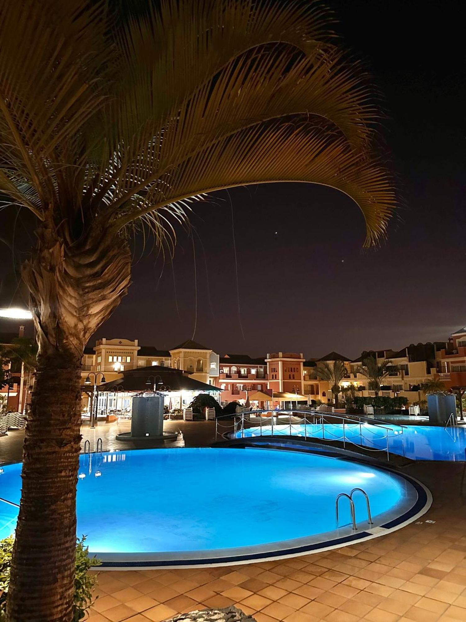 Sunny Apartment & Heated Pool Лос Кристианос Екстериор снимка