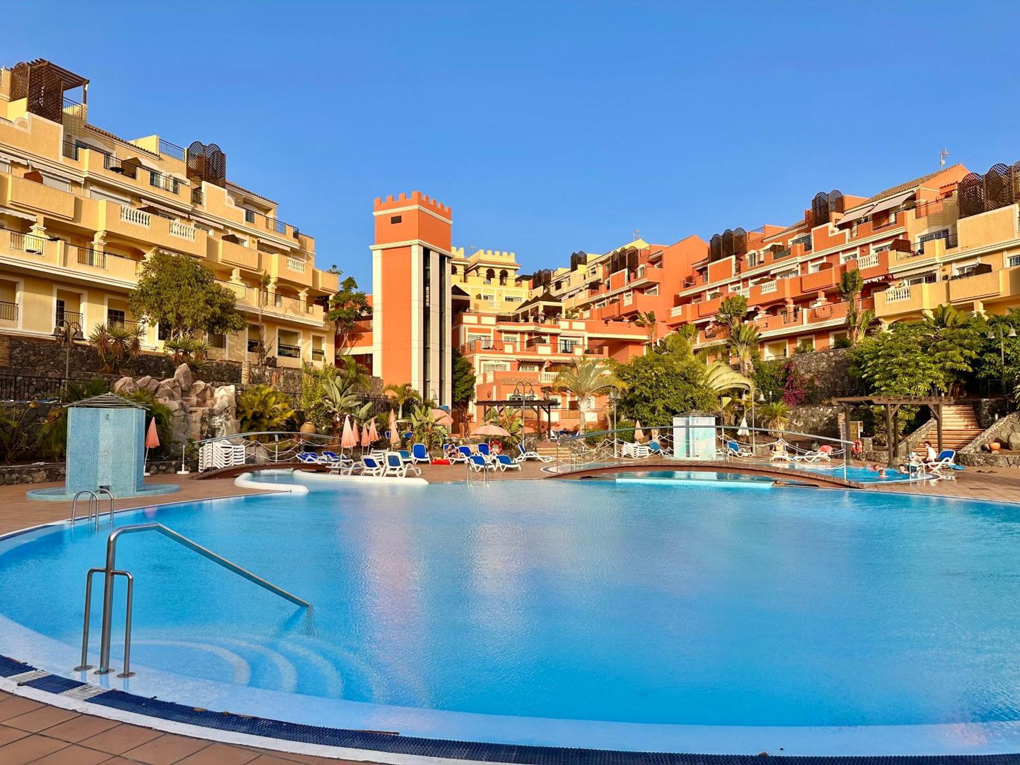 Sunny Apartment & Heated Pool Лос Кристианос Екстериор снимка