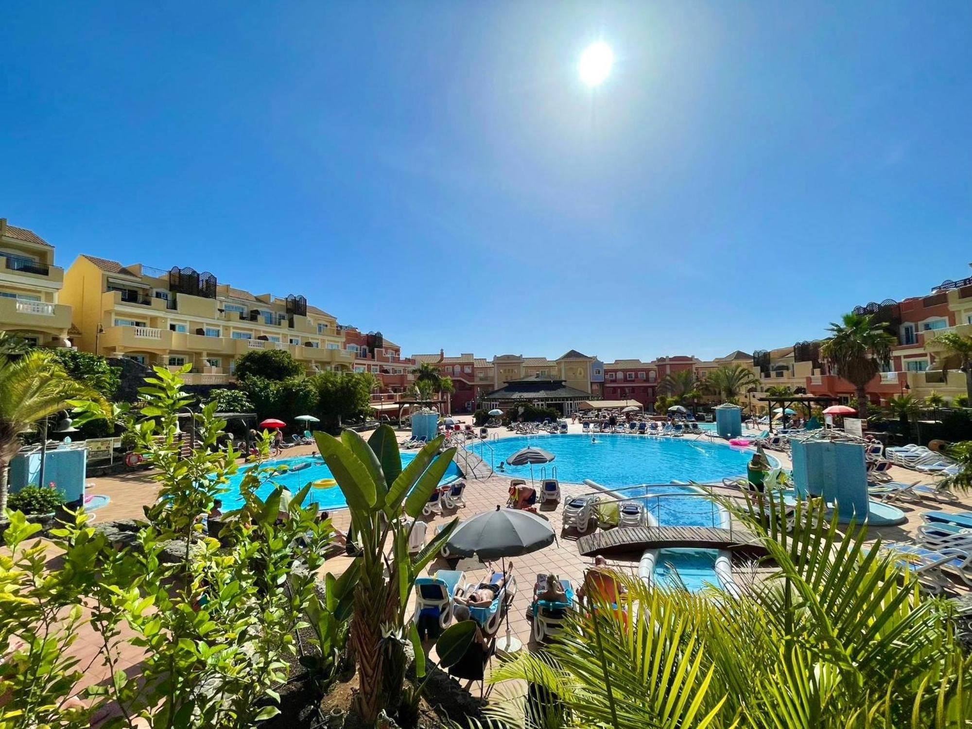 Sunny Apartment & Heated Pool Лос Кристианос Екстериор снимка